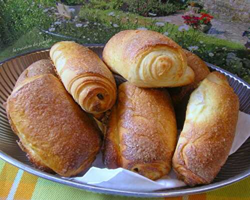 Petits pains briochés au chocolat - la cuisine de josette