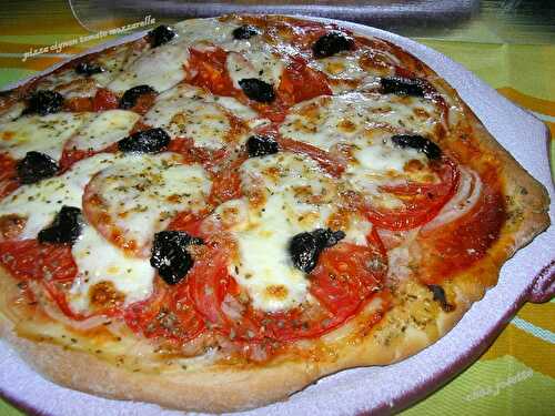 Pizza oignon tomate-mozzarella - la cuisine de josette