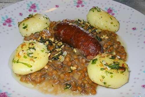 Saucisse de montbeliard / lentilles cuisinées et pommes de terre - la cuisine de josette - la cuisine de josette
