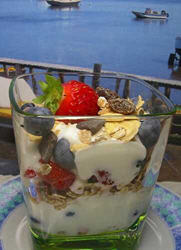 Verrine de fromage blanc au fruits frais  et muesli - la cuisine de josette