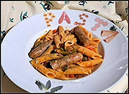 Pâtes aux poivrons, chipolatas et pesto
