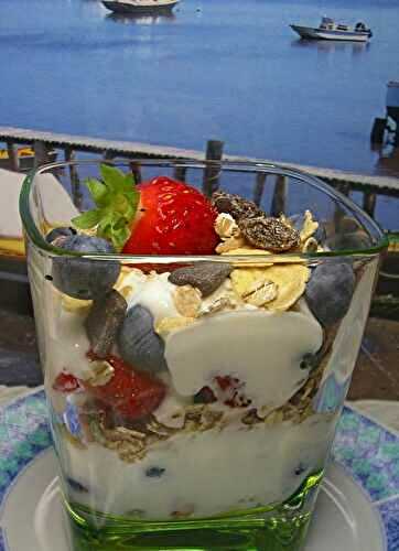 Verrine de fromage blanc au fruits frais  et muesli
