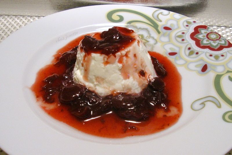 Mousse de faisselle à la compote de cerises