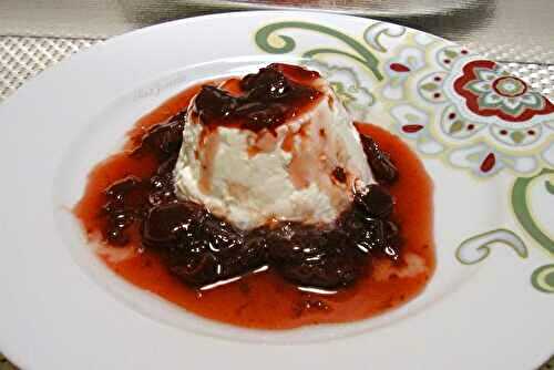 Mousse de faisselle à la compote de cerises