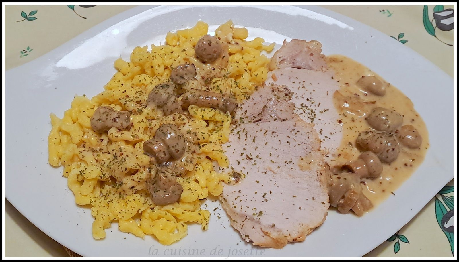 Les spaetzels/  et rôti de porc sauce a la moutarde accompagné de ses spaetzel