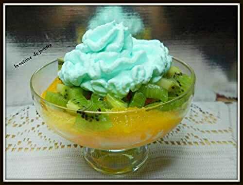 Kiwis et oranges rafraichis en chantilly de curaçao
