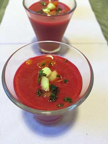 Gaspacho de betterave et tomate au basilic