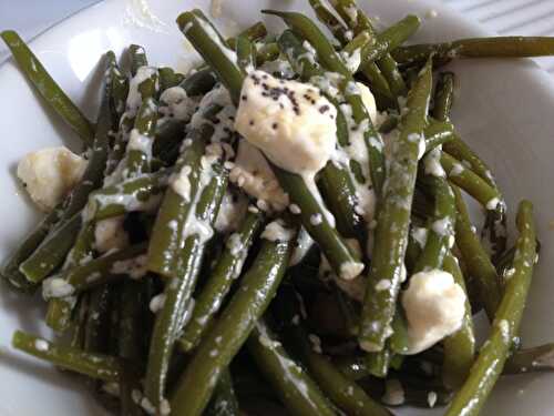 Haricots verts à la Feta, sésame et graines de pavots