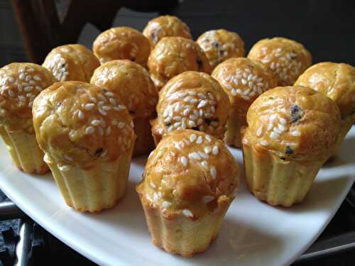 Mini cannelés au sésame et sel noir