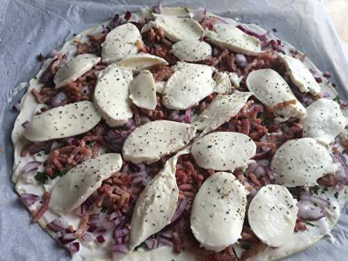 Tarte blanche oignons et lardons