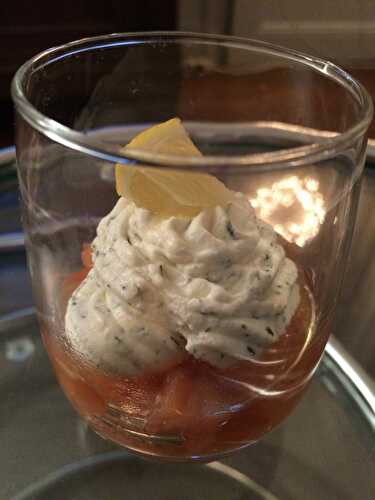 Verrine de saumon, gelée de pomme au champagne et mousse mascarponne