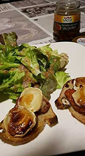 Ce soir salade et toasts tomates séches Sacla' / chèvre / miel .