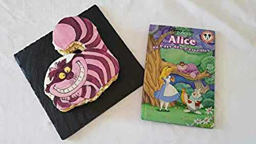 Chat de chester "Alice aux pays des merveilles" Cake