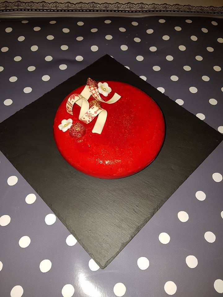 Entremet framboise et insert cremeux chocolat