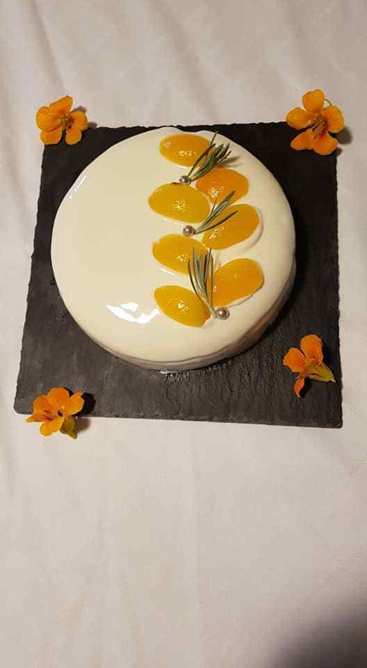 Entremet mousse vanille, insert abricot /romarin