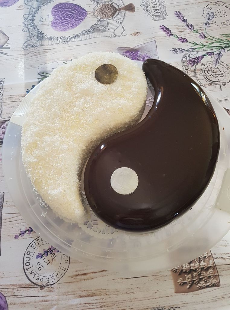 Entremet yin et yang mangue coco/ poire chocolat