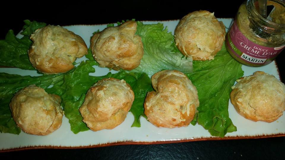 Gougeres garnies de creme d'ail de mon partenaire