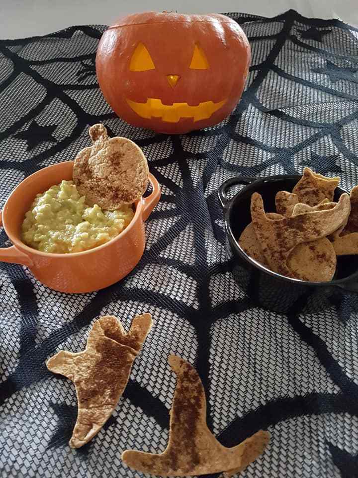 Guacamole et chips tortilla