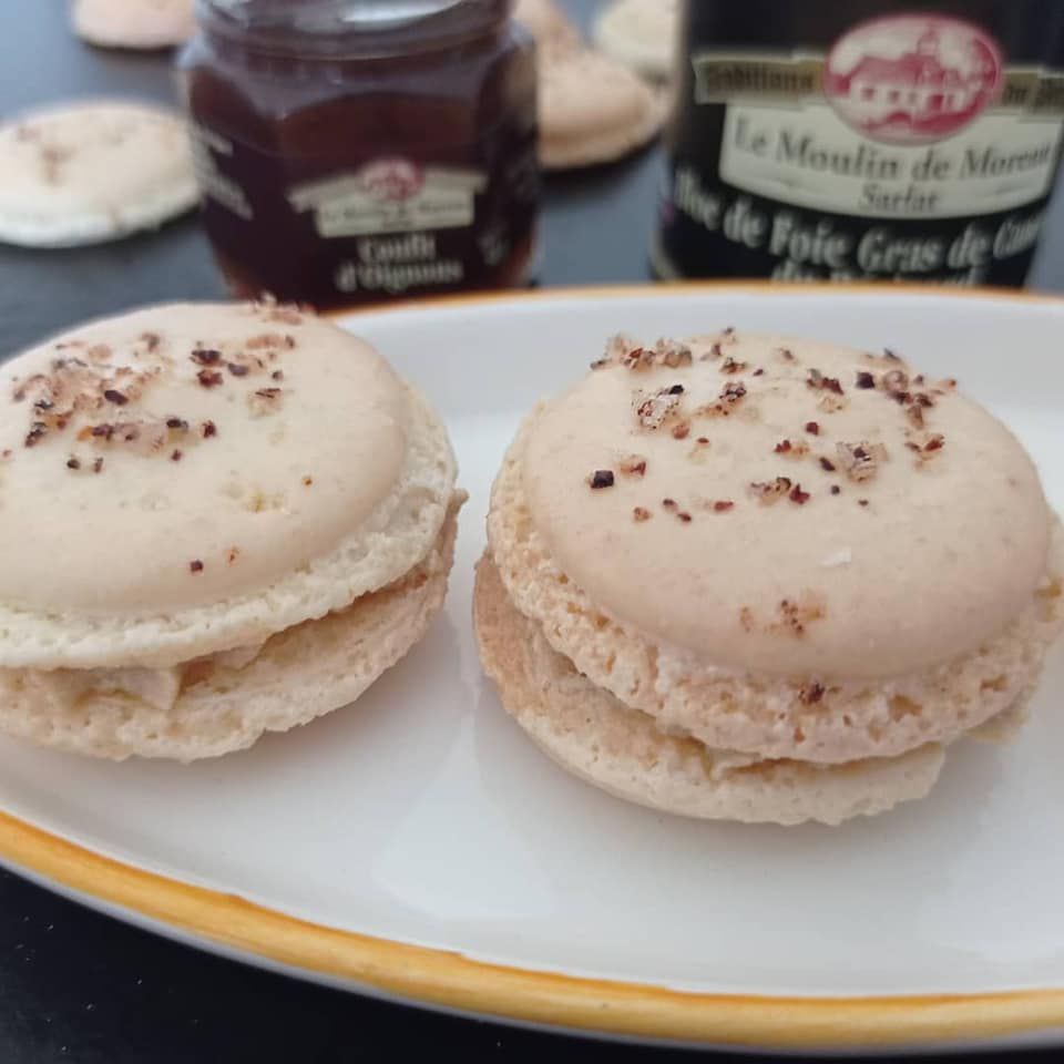 Macarons foie gras et confit d'oignons