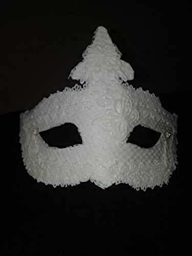 Masque en pate a sucre et sucre dentelle