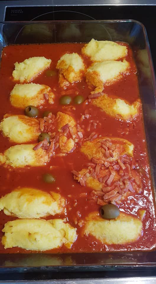 Quenelles à la semoule sauce tomate