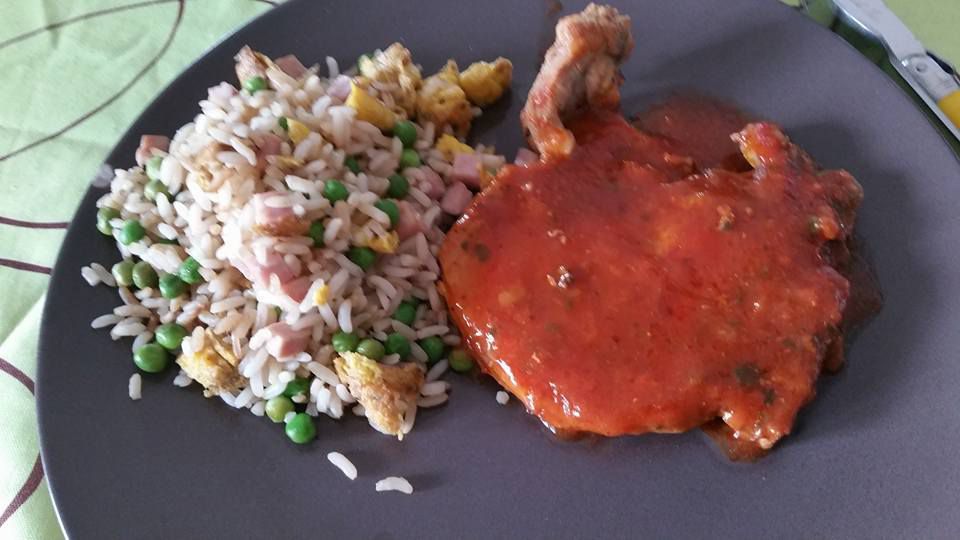 Riz cantonnais et cote sauce tomate