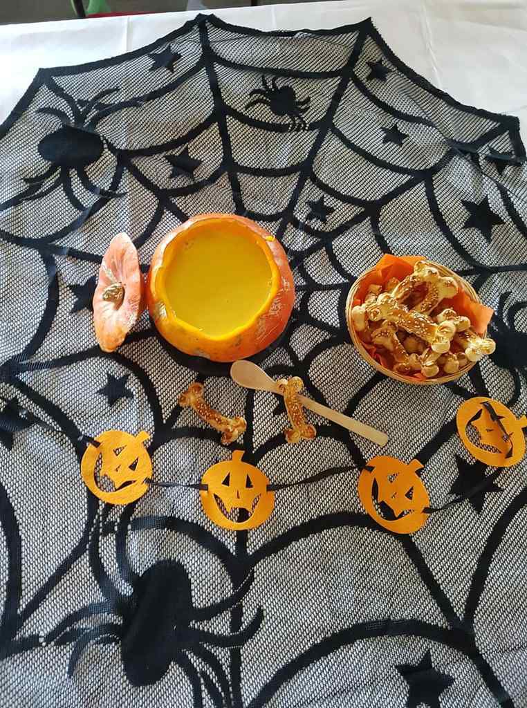 Soupe potimarron et ses os en pâte feuilletée (Halloween)