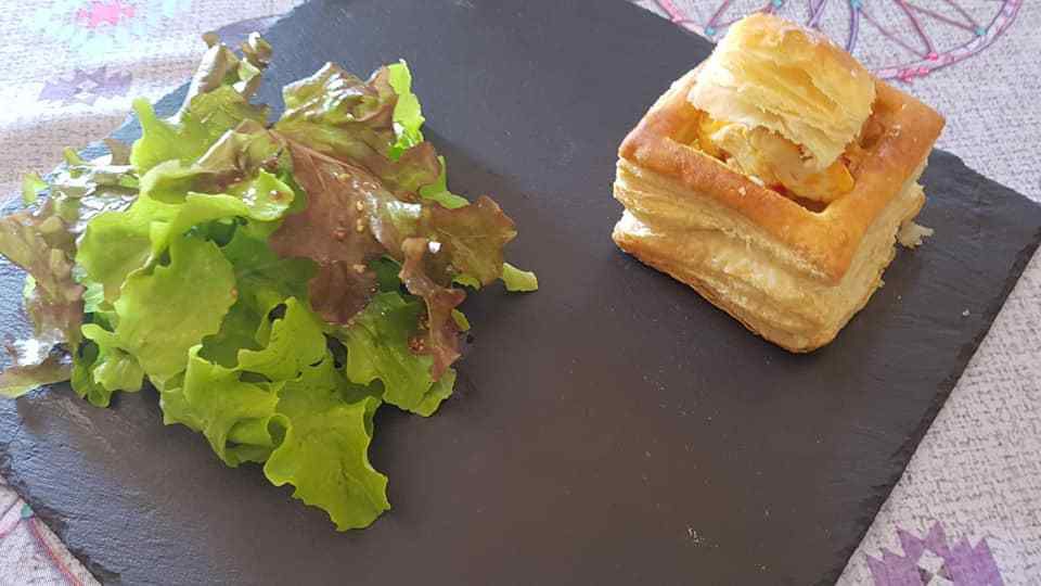 Vol au vent poulet / ananas/  lait coco /curry