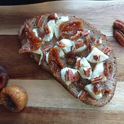 Tartine fromage de chèvre, miel, noix et figues sèches Festifruits