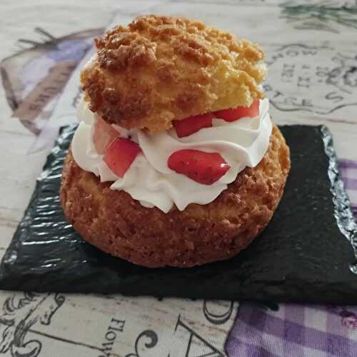 Choux craquelin ,chantilly/Fraises