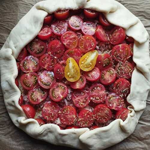 Tarte rustique, thon/ tomates cerises /mozzarella