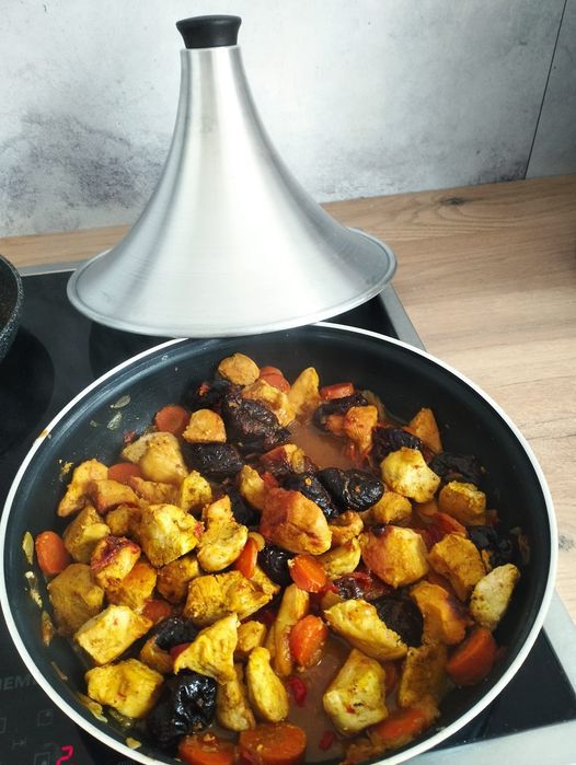 Tajine de poulet/ pruneaux