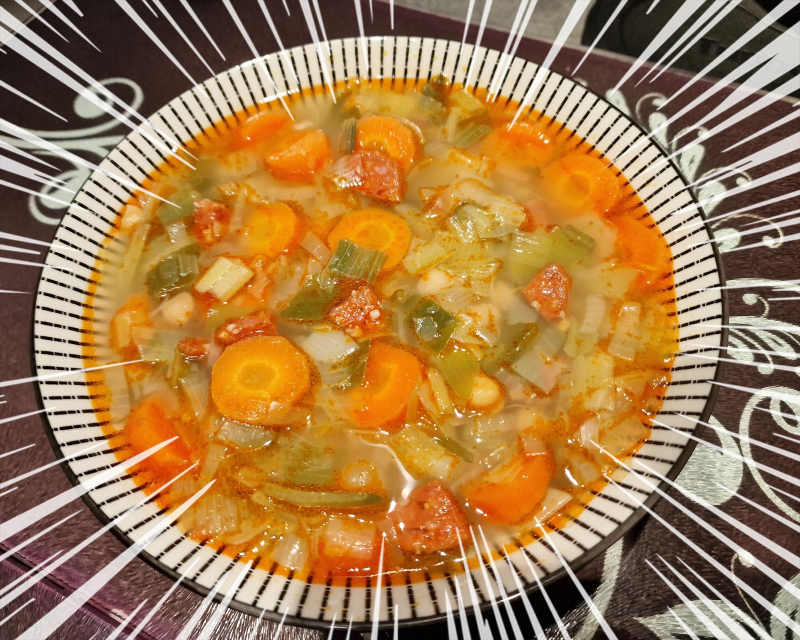 Soupe Complète aux Carottes, Pois Chiches, Poireaux et Chorizo