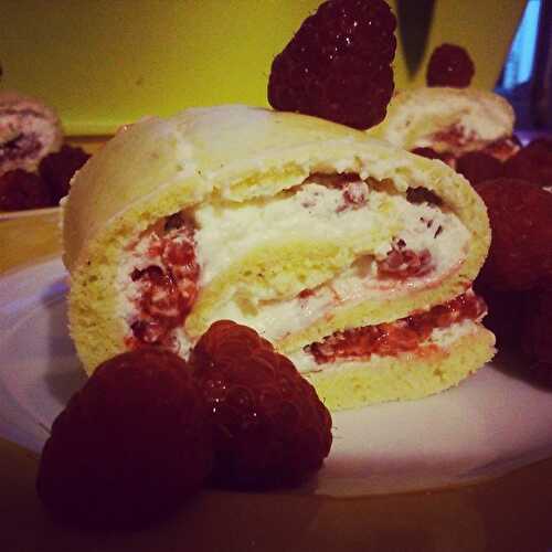 Gâteau roulé aux framboises