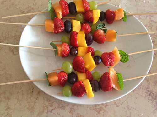 Brochettes de fruits frais