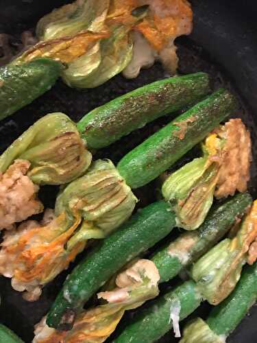 Fleurs de courgette femelle poêlées