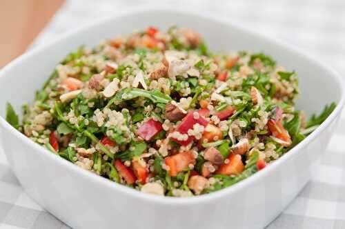 Salade végan de quinoa au concombre et tomates