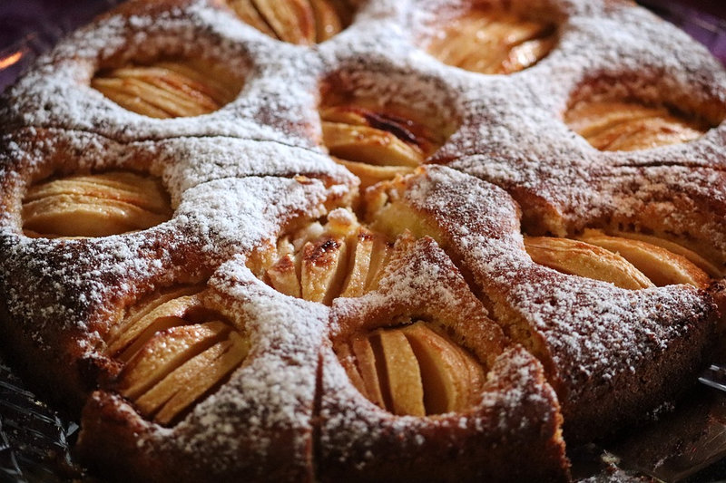 Gâteau ultra-moelleux pommes, noisettes et cannelle