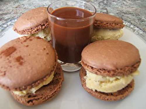 Recette - Macarons glacé et sa sauce chocolat
