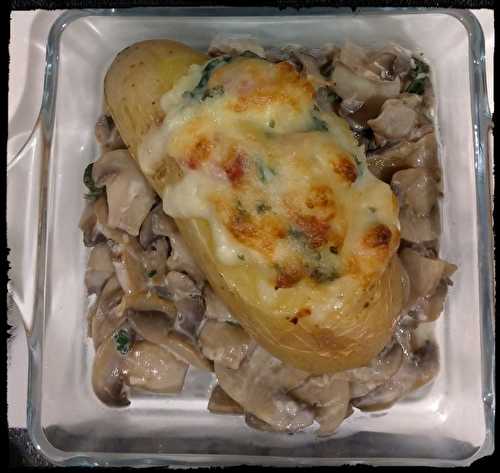 Recette - Pommes de terre farcies au reblochon sur lit de champignons de Paris