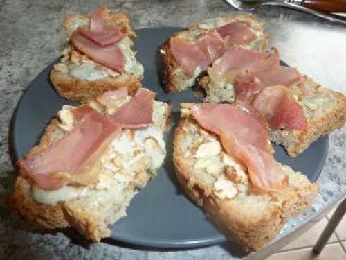Recette - Tartinette de roquefort aux noix