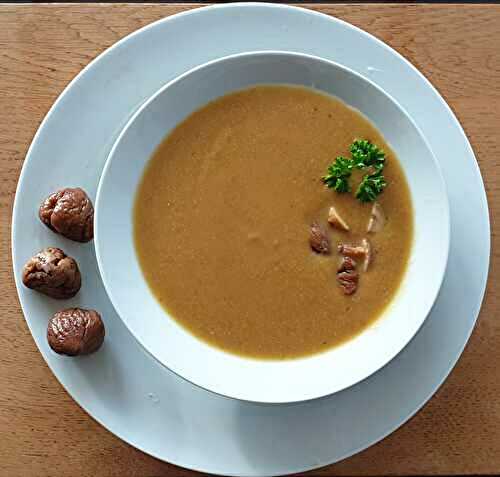 Velouté de butternut aux champignons et brisures de châtaignes