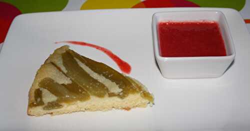 Gâteau renversé à la rhubarbe et son coulis de fraises