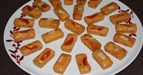 Mini-cakes aux cacahuètes-tomates confites