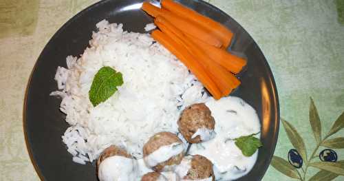 Boulettes d’agneau, sauce au yogourt