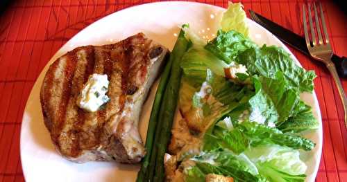 Côtelettes de porc bbq succulentes + Salade César santé + 