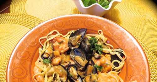 Crevettes et moules sur pâtes, sauce Newburg 