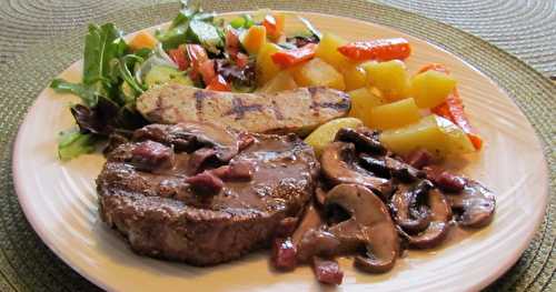 Filet de bœuf épicé, sauce aux champignons et à la crème de cassis