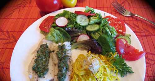 Filets d’aiglefin à la salsa verde et spaghettis de courgette 