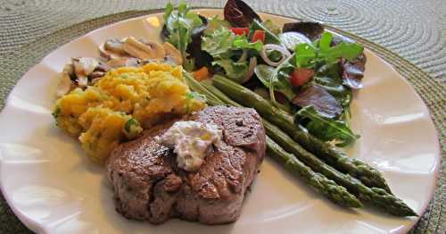 Filets de bœuf marinés, beurre aux fleurs de ciboulette